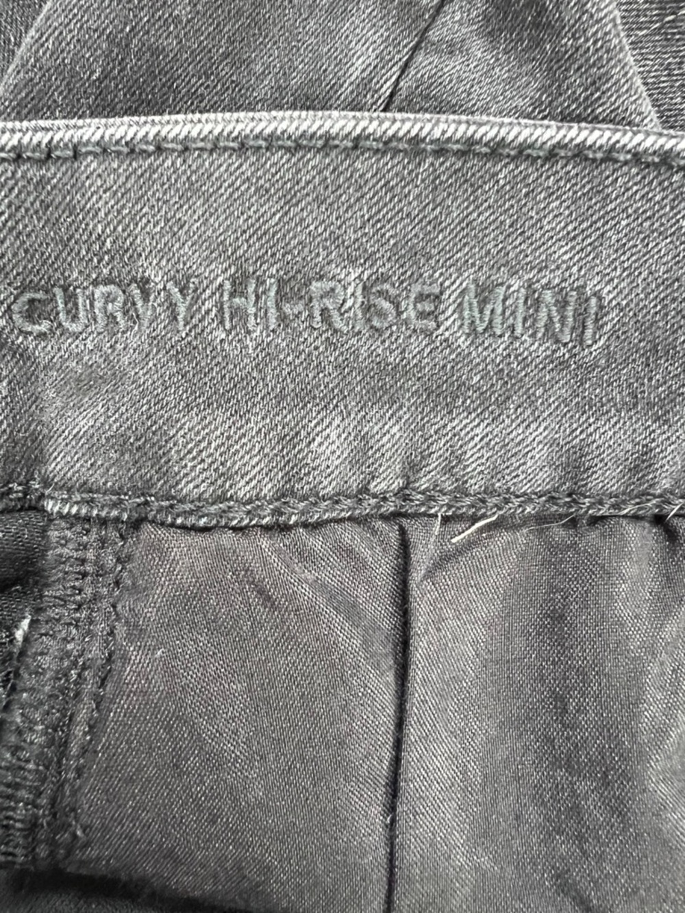 American Eagle Curvy High Rise Black Denim Raw Hem Mini Skirt Size 6 - Picture 5 of 7